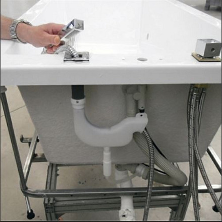 R90SCD0CBV. Tubo scarico salvagoccia Novellini.JPG